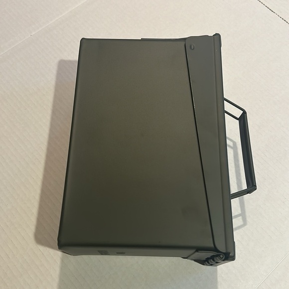 NWOT army military olive green metal container with handle and tight close side - Picture 7 of 12